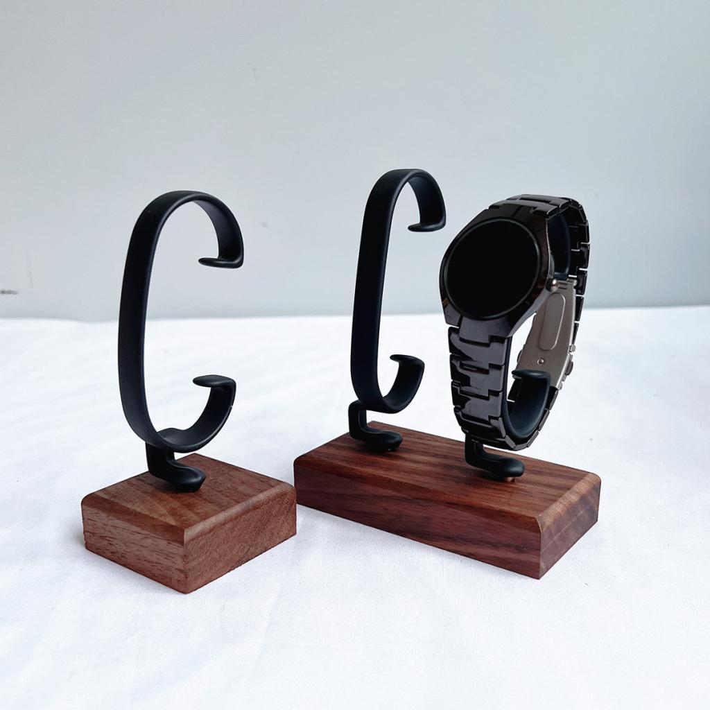 C Shaped Watch Display Stand D - Jewelry And Watches Inc recension och pris