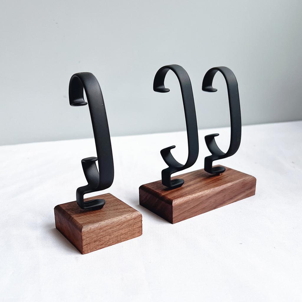 C Shaped Watch Display Stand D - Jewelry And Watches Inc recension och pris