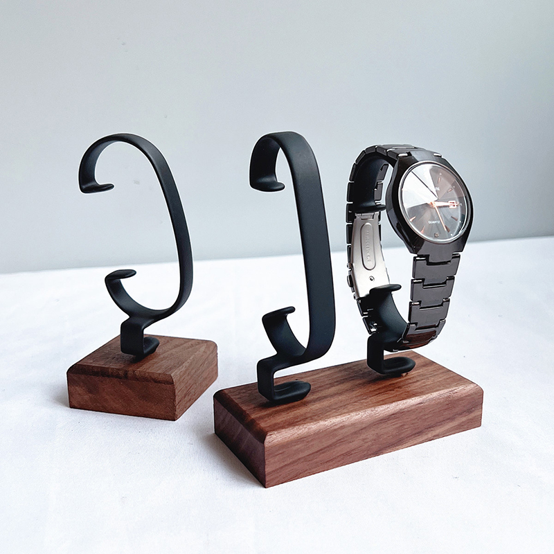 Wooden C‑Shaped Jewelry Displa - Jewelry And Watches Inc recension och pris